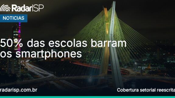 Capa 50% das escolas barram os smartphones Capa 50% das escolas barram os smartphones